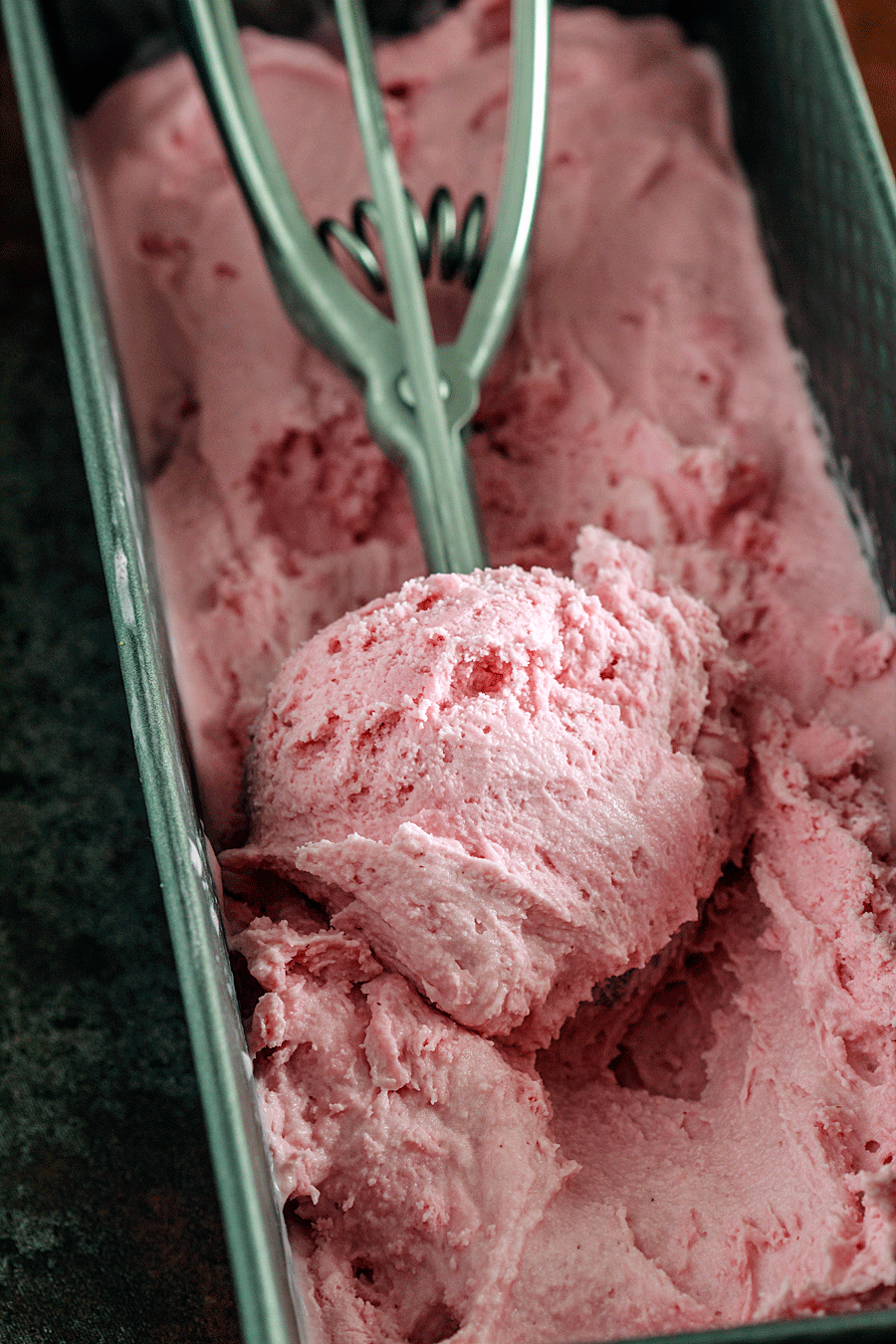 Charmian strawberry-sour-cream-ice-cream-900