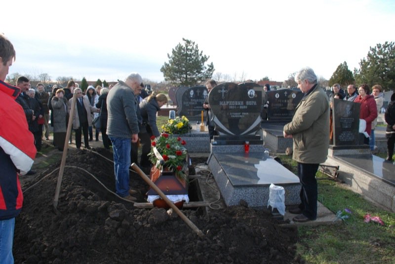 16 Pavas Funeral Graveyard