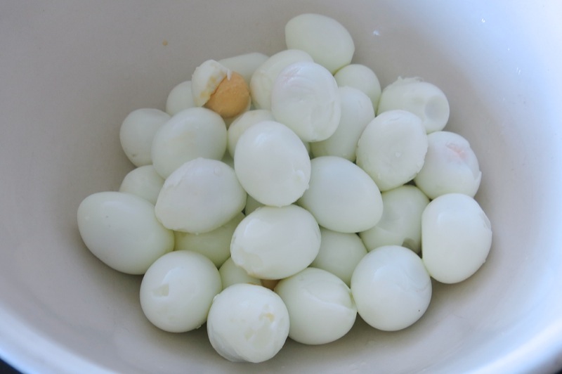 5 peeled hard boiled eggs