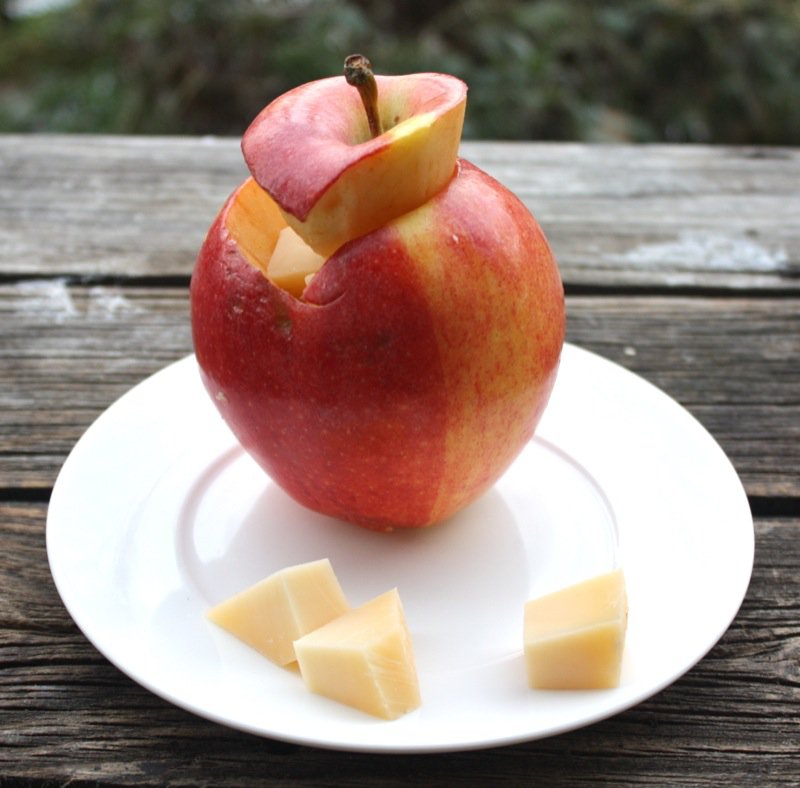 6 apple stuffed with cheese