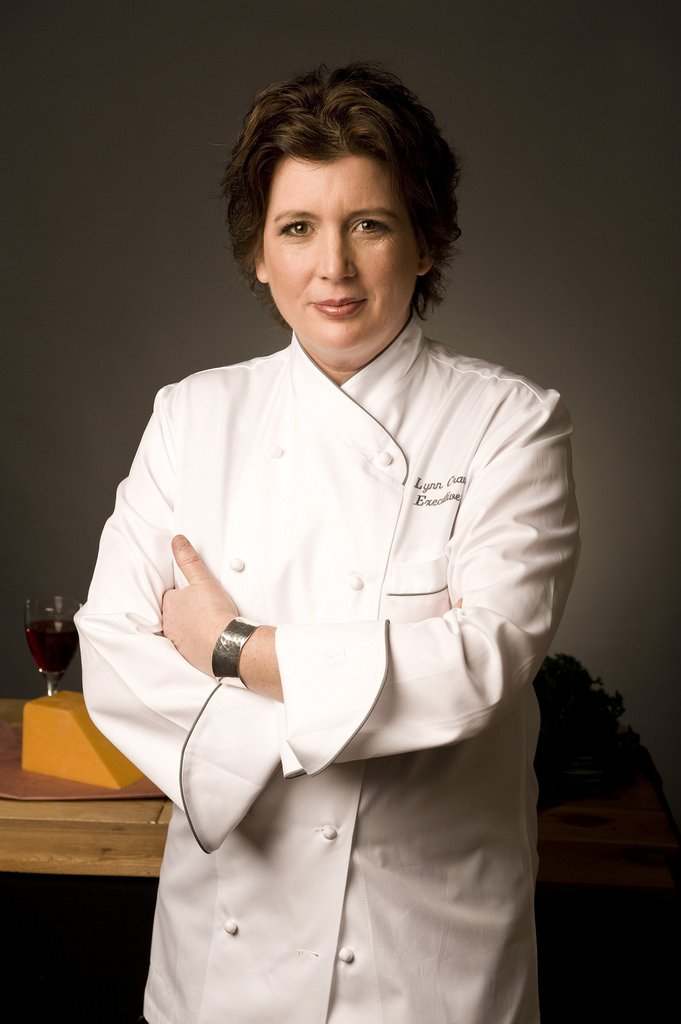 Food Network celebrity chef Lynn Crawford will be in Edmonton for NAIT’s Chef in Residence program March 10-14. Yeah! I have been hoping for this announcement for a few years now! Chef Lynn will be the first woman to be honoured with this opportunity since the Hokanson Chef in Residence program started in 2009 with Canadian celebrity chef Rob Feenie. That one I missed. The chef in residence program, now in its sixth year, provides students in the School of Hospitality and Culinary Arts with a rare opportunity to learn firsthand from the best chefs in North America.