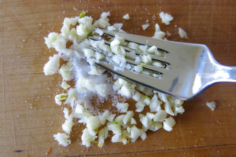 16 emulsifying garlic with salt