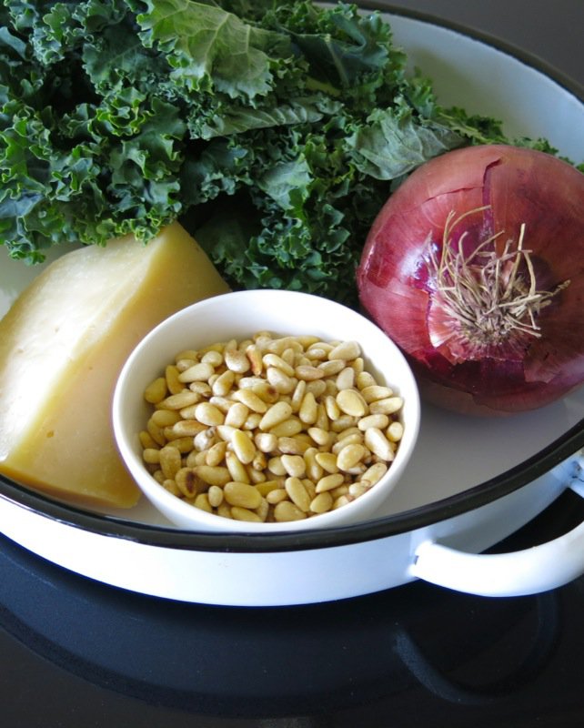 5 Kale and Pinetip Salad Ingredients