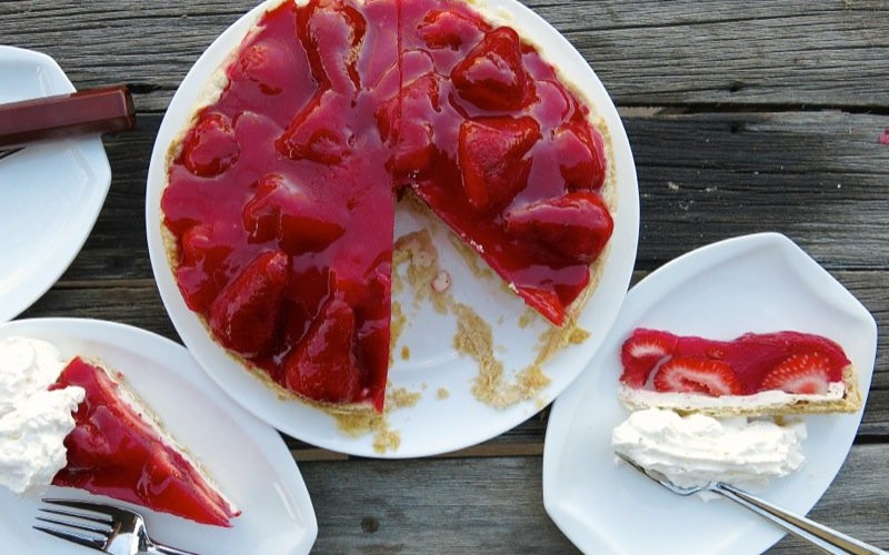 Dueling Daughters: Grandma Maude's Fresh Strawberry Pie