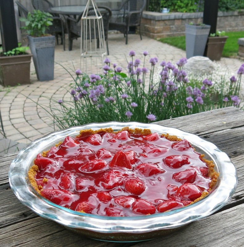 Dueling Daughters: Grandma Maude's Fresh Strawberry Pie