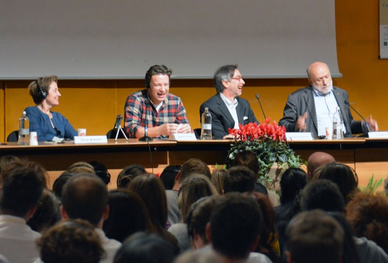 Jamie Oliver 02 enjoying a laugh with Carlo Petrini