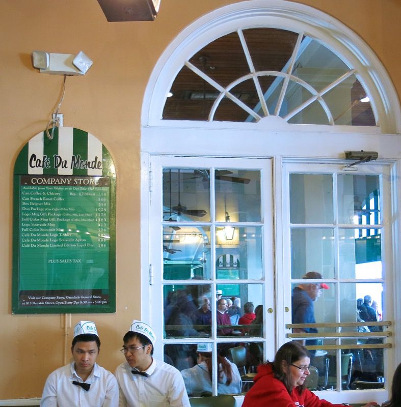 12 Cafe du Monde New Orleans