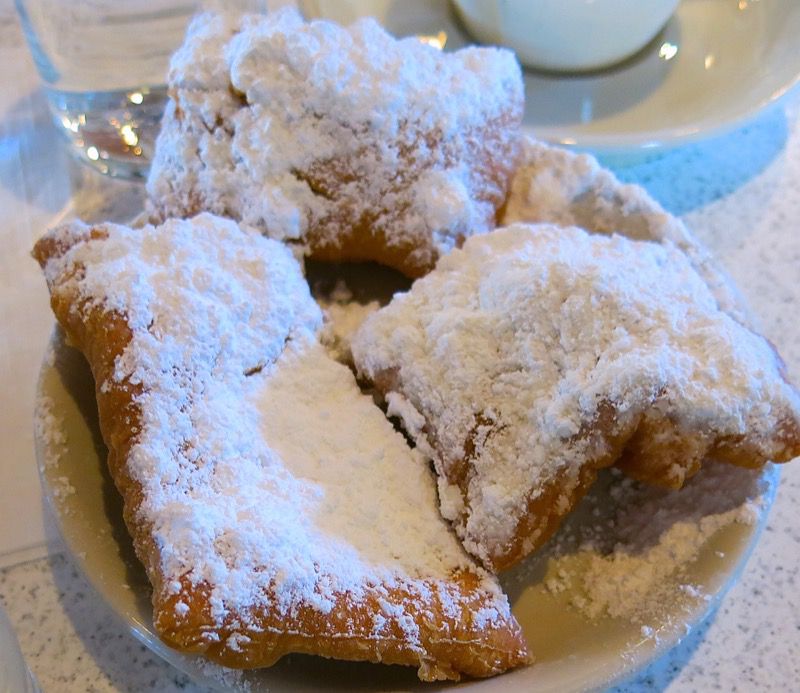 22 Cafe du Monde New Orleans