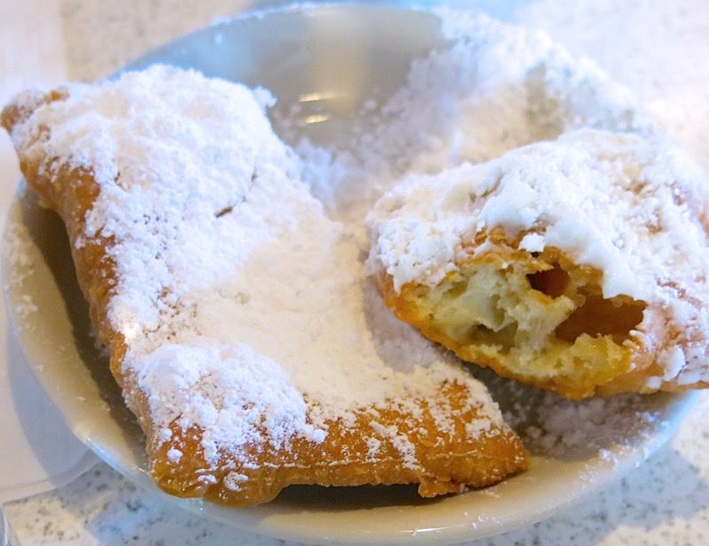 Cafe du Monde: The Famous Beignet