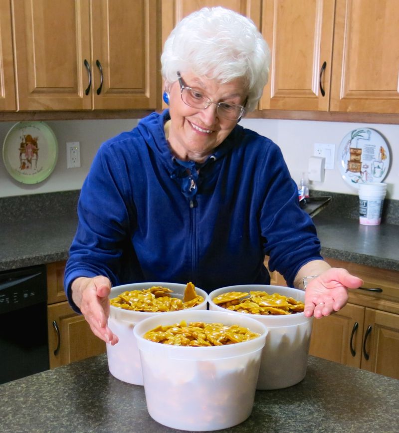 10 Homemade Peanut Brittle