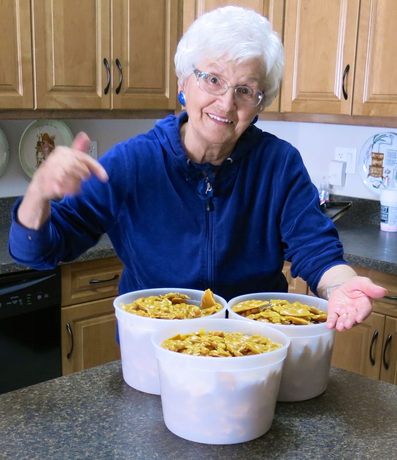 13 Homemade Peanut Brittle