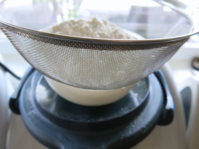 12 Sifting flour in Thermomix