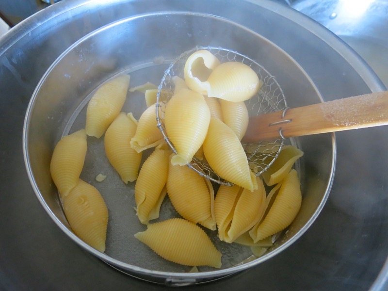 12c Giant Pasta Shells Cooking