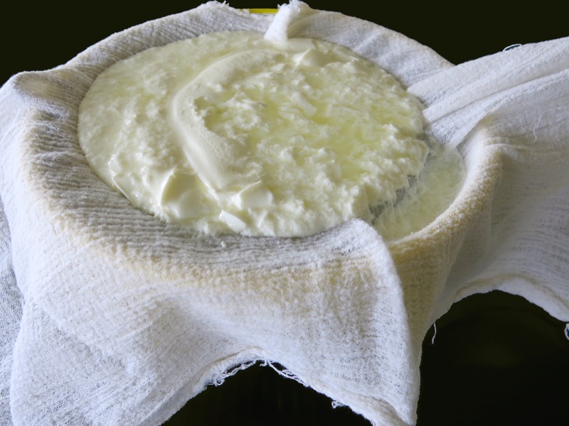 9 Straining Quark Curd