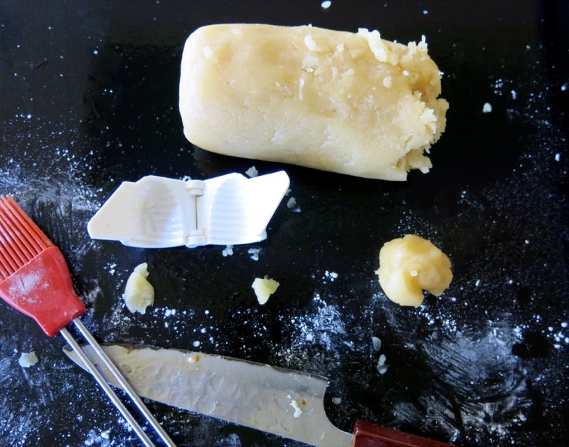 13 Molding Ciasteczka Ule or Marzipan Beehives