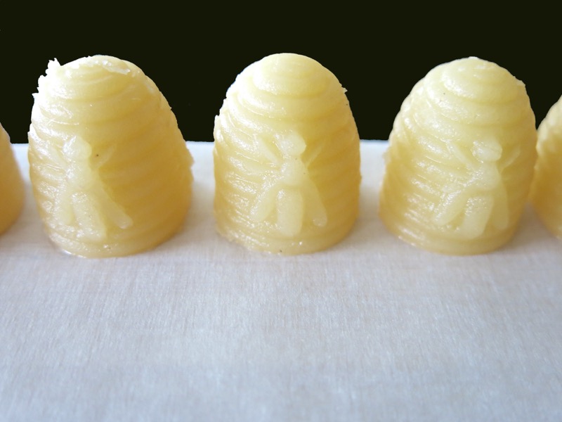 16 Ciasteczka Ule or Marzipan Beehive Shells