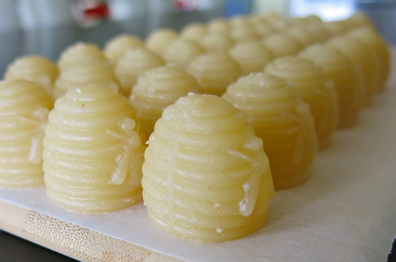 20b Bottoms Ciasteczka Ule or Marzipan Beehives