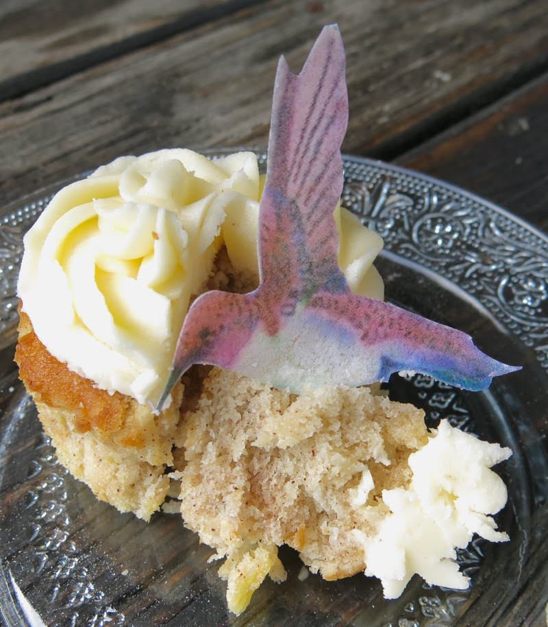 24 Hummingbird Cupcake