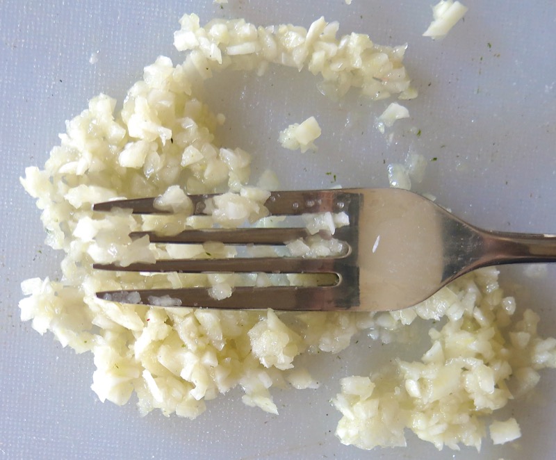 3 Mashing Garlic and Salt