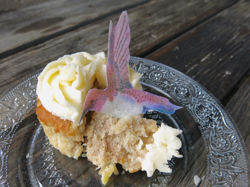 4 Hummingbird Cupcake