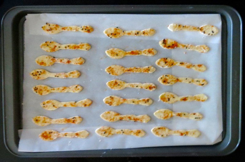 11 Spoon Crackers Cut Out