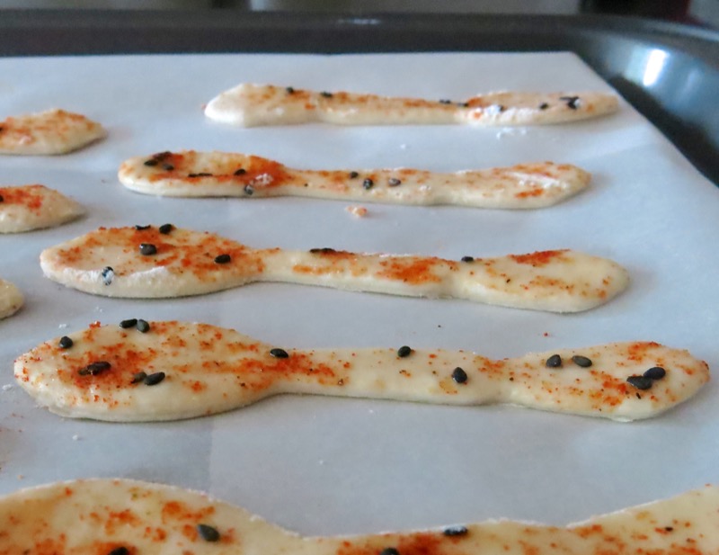 12 Spoon Crackers Cut Out a