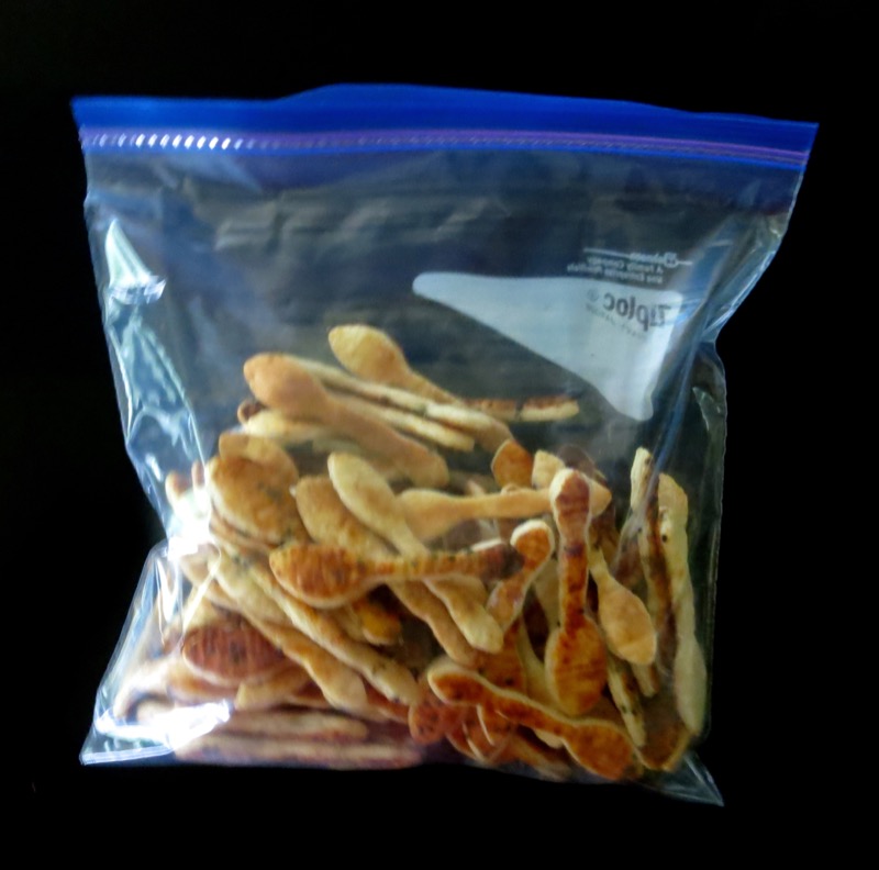 23 8a Spoon Crackers