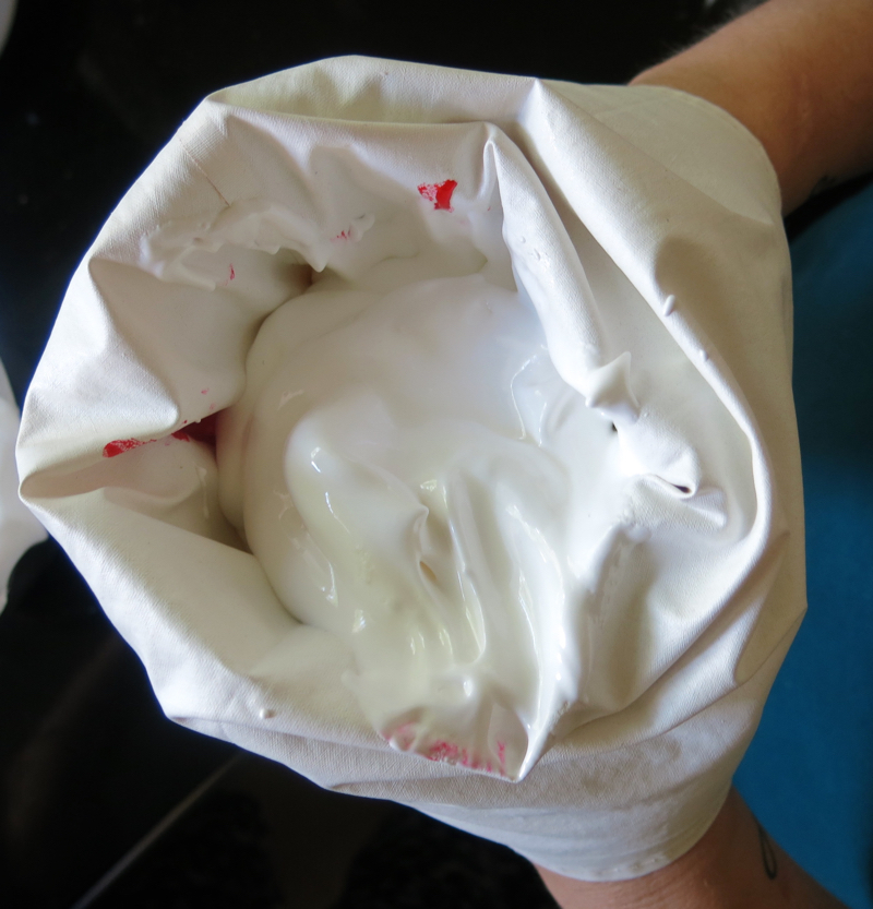 9c Pastry Bag with Meringue