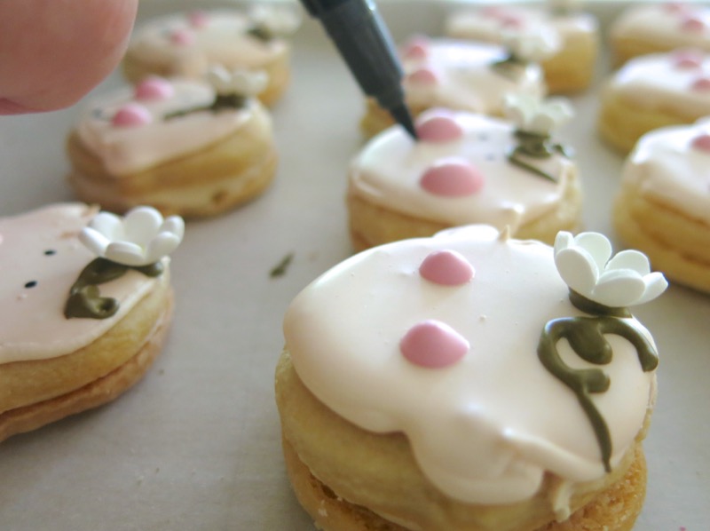 20 Decorating Babyface Sandwich Cookies