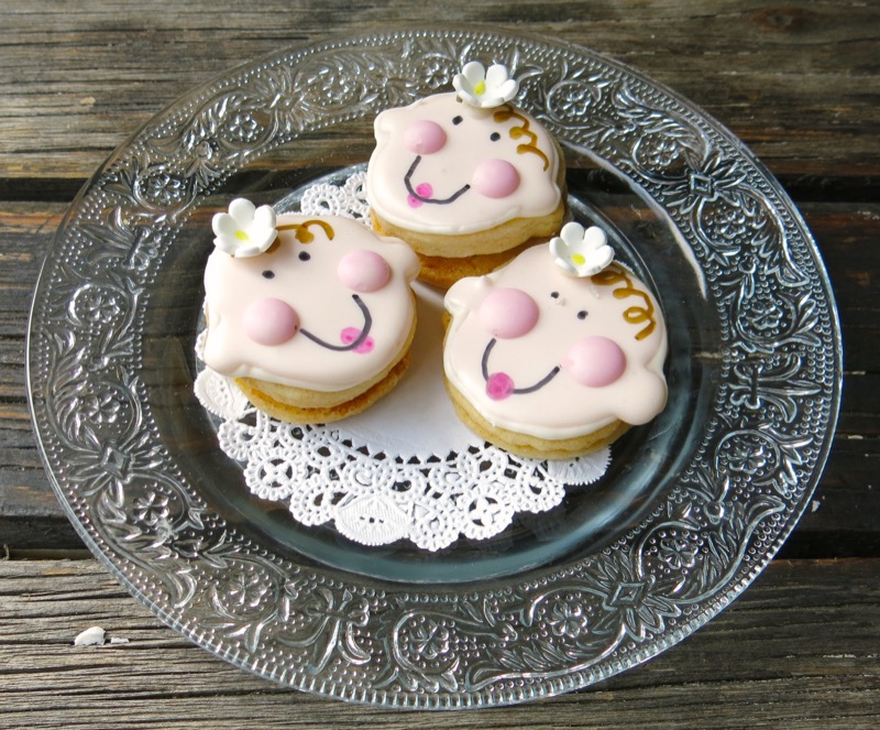 23 Decorating Babyface Sandwich Cookies