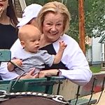 b William and Gramsy on Wagon at Fort Edmonton July 2016 CLOSE