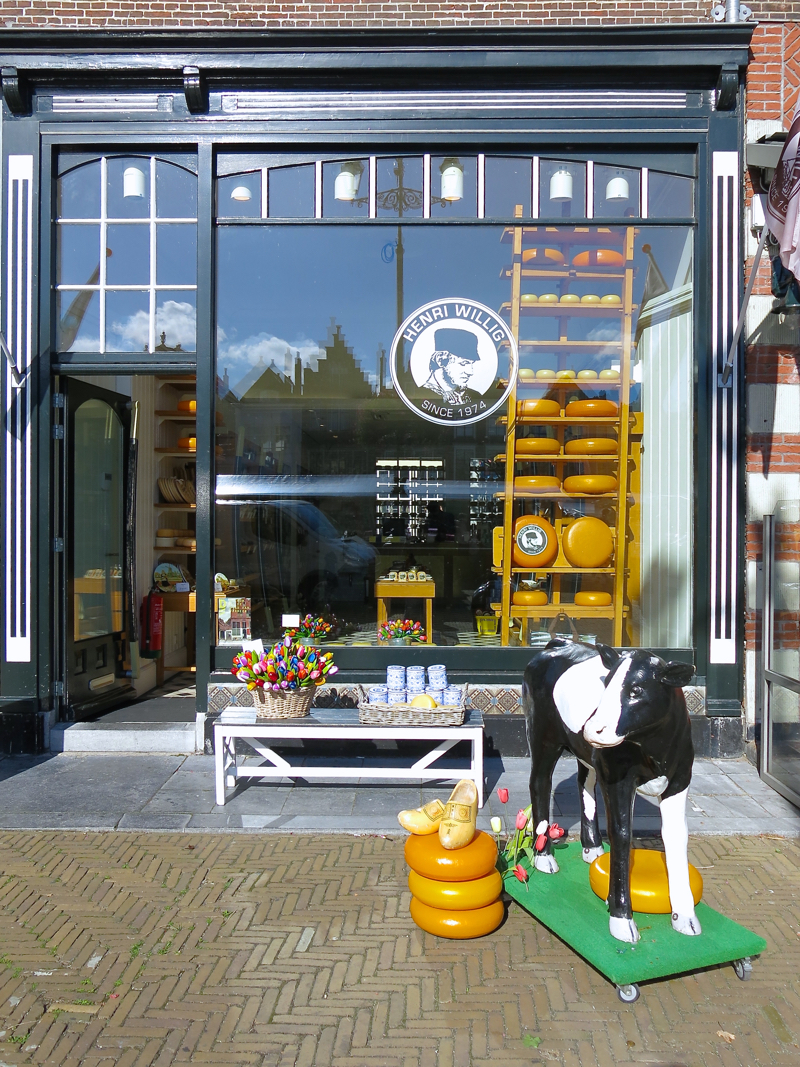 cheese-store-in-delft-market-square