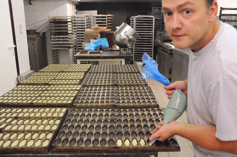 chocolate-antwerp-hands