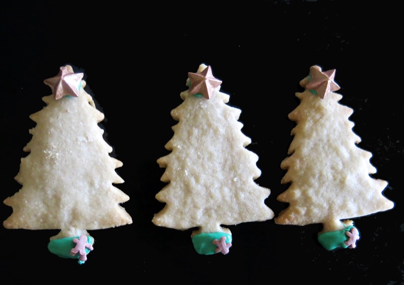 17-decorating-butter-cookie-christmas-trees-2016