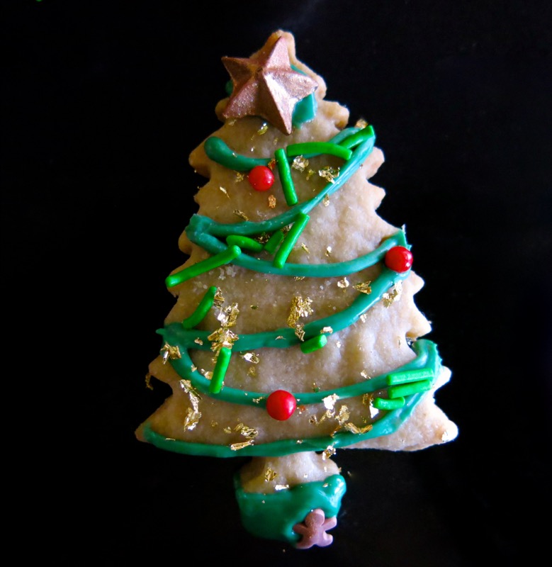 19b-decorating-butter-cookie-christmas-trees-2016