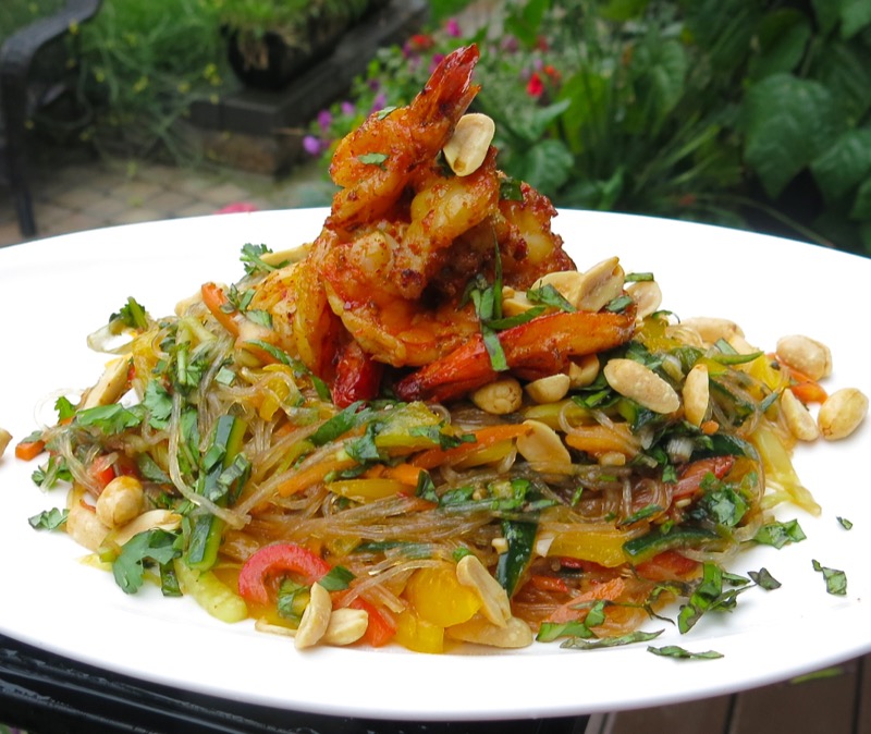 https://www.acanadianfoodie.com/wp-content/uploads/2016/11/2-Philips-Airfyer-Tiger-Shrimp-and-Glass-Noodle-Salad.jpg