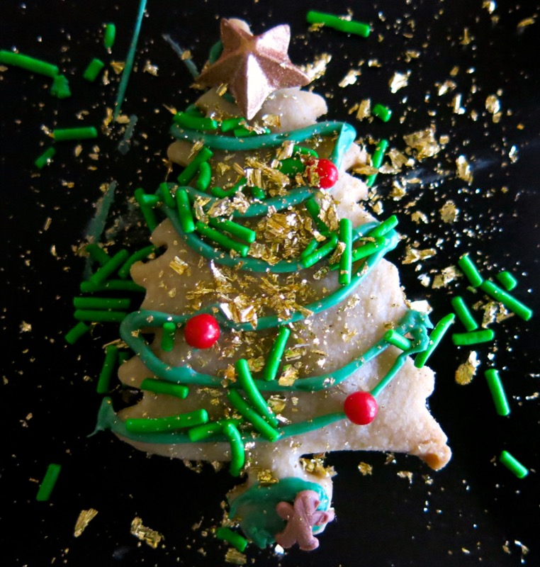 20a-decorating-butter-cookie-christmas-trees-2016