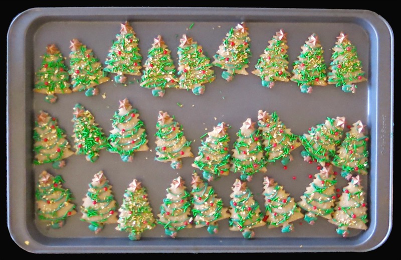 23-butter-cookie-christmas-trees-decorated-2016