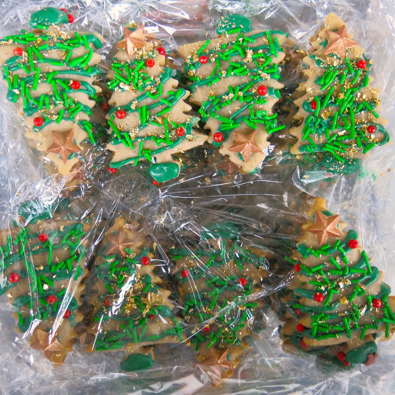 24-butter-cookie-christmas-trees-decorated-2016