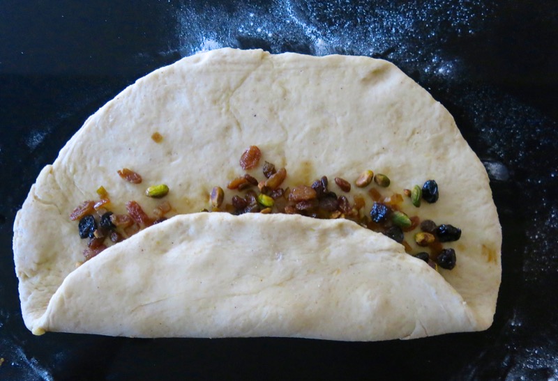 24-rolling-fruit-into-stollen-dough