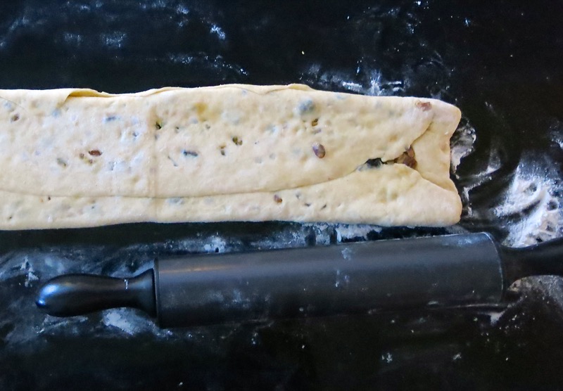 32-rolling-fruit-into-stollen-dough