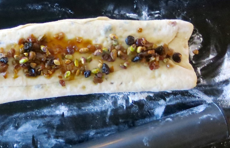 33-rolling-fruit-into-stollen-dough