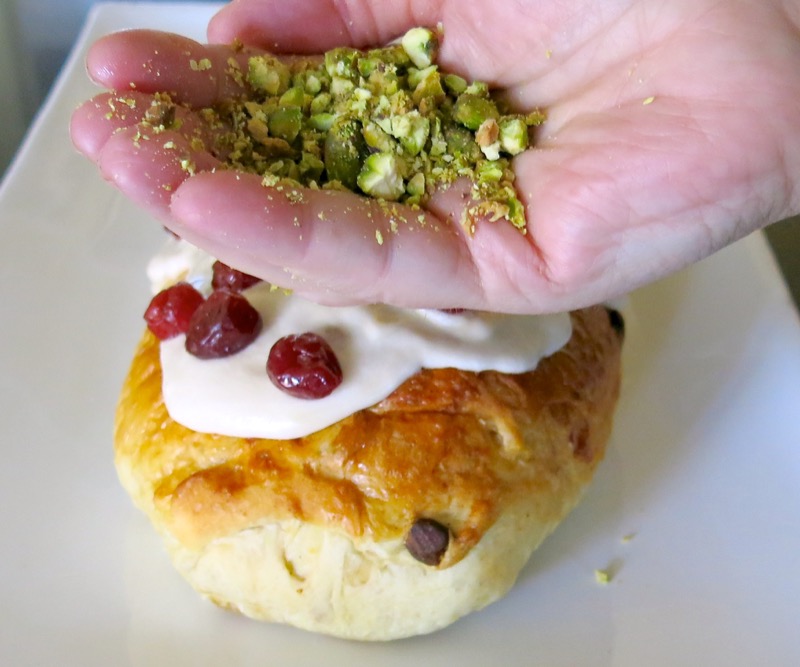 50-chopped-pistachios-decorating-stollen