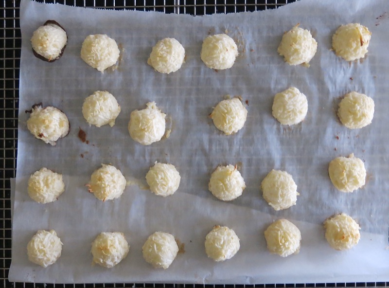 14-chocolate-bottomed-coconut-macaroons-2016-baked