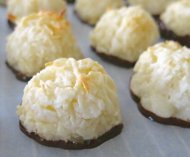 2-chocolate-bottomed-coconut-macaroons-2016