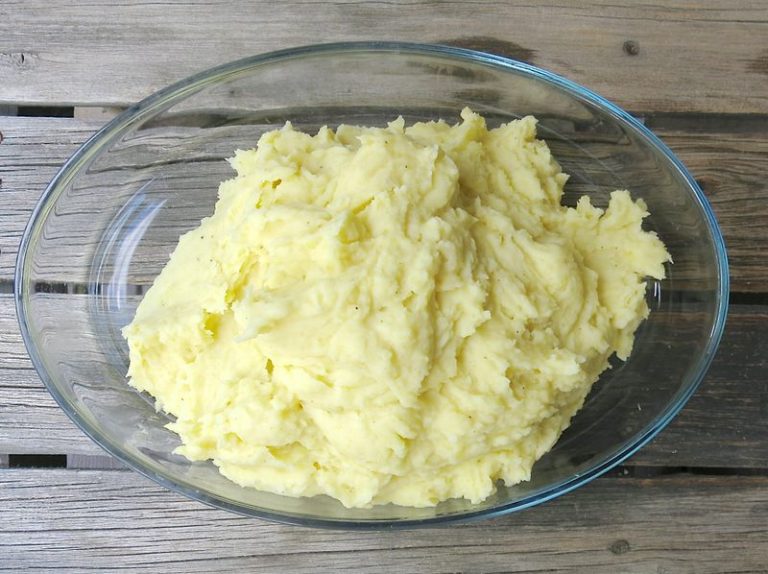 Horseradish Mashed Potatoes Valerie in the Kitchen with Larissa Prouse