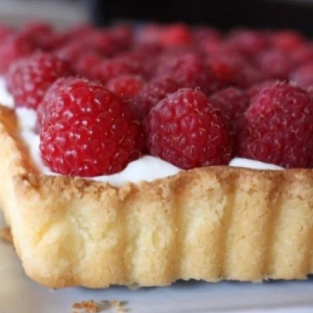 Fresh Raspberry Tart

Raspberry season is here! 
This sumptuous tart first made its debut on my website back in 2010 and has been on our tables every year.

What is your favourite Raspberry recipe?

Find this recipe here at https://www.acanadianfoodie.com/2010/08/11/french-raspberry-tart-with-vanilla-cream/

Subscribe to www.acanadianfoodie.com for this and more recipes!

#raspberry #raspberries #tart #fruittart #frenchtart #dreamdessert #eatdessertfirst #butfirstdessert #berries #yeg #yegfood #thermomix #tm6 #athewiththermomix #madeinmythermomix #acanadianfoodie